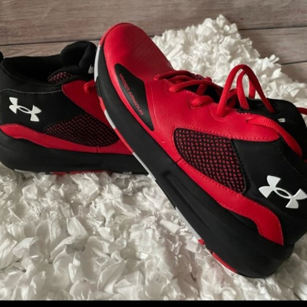 Boys 5y under armour lockdown sneakers
